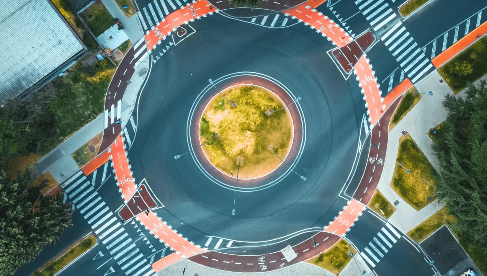 Driving in Roundabouts_ A Guide to Navigating Roundabouts in the UAE.webp